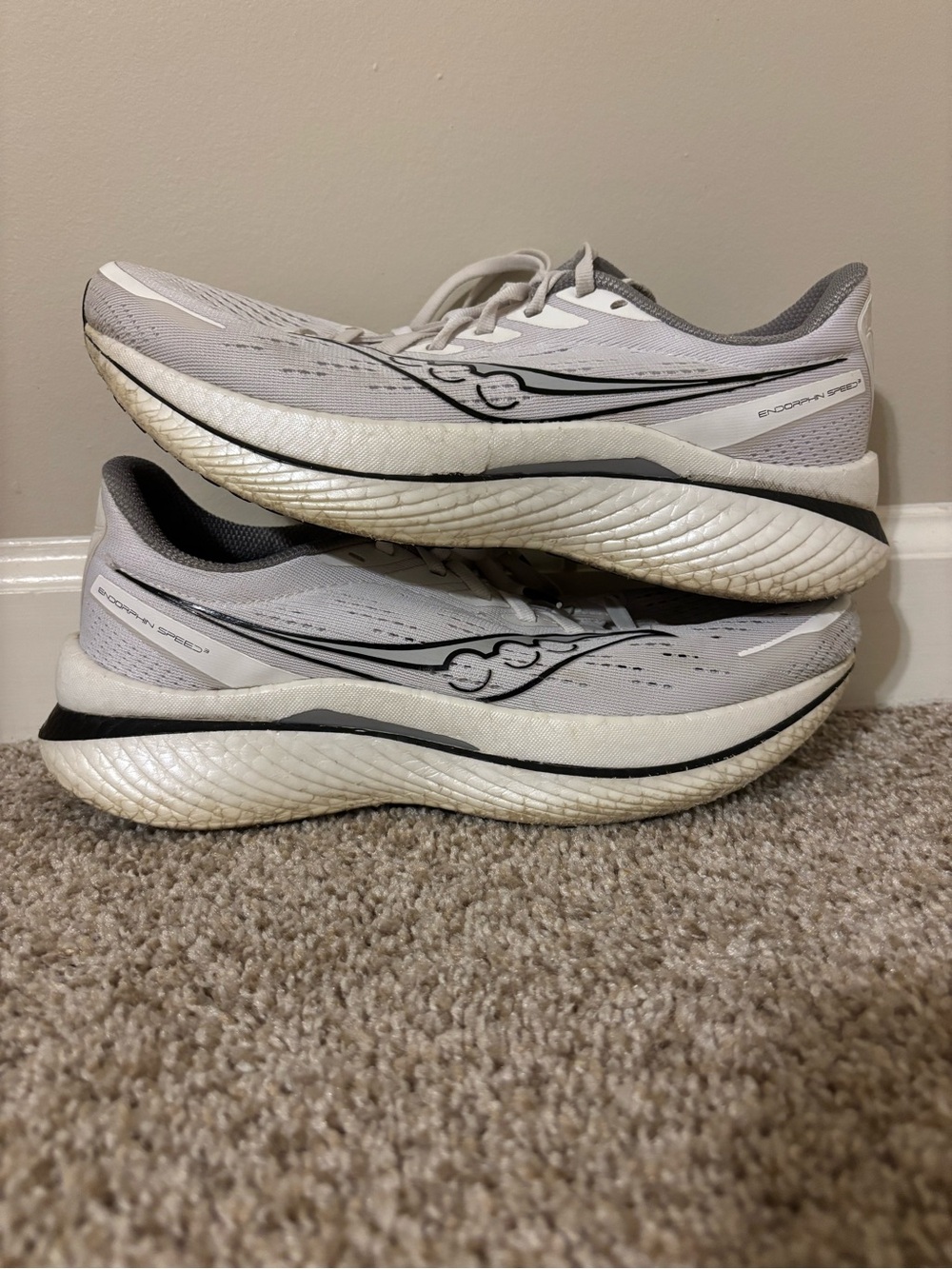 Saucony Women’s Endorphin Speed Running Shoes - Light Gray/White SZ 9.5
